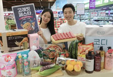 "이마트, 스타벅스 이슈에 2분기 실적 기대치 하회… 목표가↓"-한투