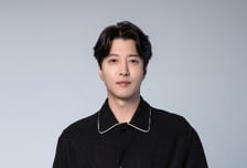 제주 카페 문 닫은 이동건, 틱톡커 변신…"후원 감사합니다"