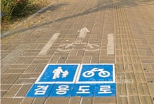 야간에도 잘 보이는 자전거길… 종로구, 안전시설 확충