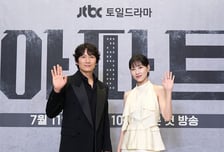 지성X하윤경, 가짜 가족의 유쾌한 팀플레이 '아파트' [종합]