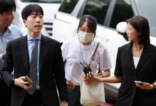 경찰 출석한 올다르크…"자유민주주의 지키려 했다"