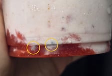 "스무디 쇳조각 죄송"…'삼겹살 먹고 기름으로' 카페 사장 사과