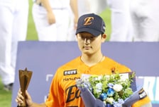 [포토] 한화 강건우, 감투상 수상