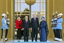 튀르키예 대통령, 李대통령에 권총 선물…靑 "대통령기록관 이전"