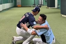 "어릴 때 기억은 안 나는데..." 박석민 아들 박준현, 첫 올스타 얼떨떨 소감→최형우와 '15년 전 포옹' 감동 재현