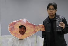 '젠슨황·홍명보' 화제의 인물 한 자리에…의정부고 졸업사진 화제