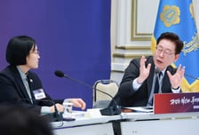 "추가 세수, 미래대응 재원으로… 기업 투자 시간표대로 지원"