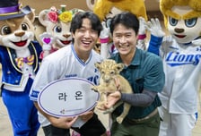 8년 만에 태어난 아기 사자 '라온'…삼성 양창섭과 특별한 만남