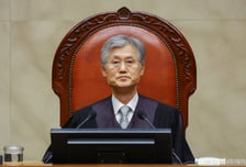 조희대 대법원장 경호 차량에 승용차 '쾅'…3명 경상, 대법원장은 무사