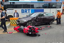 헬멧 썼지만 끝내…BMW와 충돌한 30대 여성 오토바이 운전자 사망
