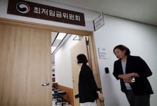내년 최저임금 '근로자 1만820원' VS '사용자 1만620원'…오늘 중 결정