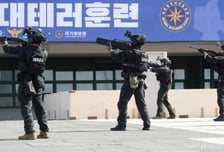 운항 항공기 빌려 실전처럼…경찰특공대, 인천공항서 테러진압 훈련