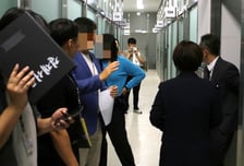 '만 13세 미만' 여중생과 성매매한 시의원…"성인인 줄" 혐의 부인