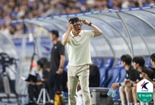 '06년생 신예 멘털 어쩌나' 이정효 감독 존중 결여 논란, 씻을 수 없는 상처받은 선수·팬... 심지어 상대 팀까지
