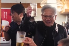 한국선 치맥, 일본선 이자카야…젠슨 황, 현지 협력사와 '건배'