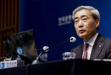 신현송 "물가안정 확신 때까지 대응…성장률 전망치, 2.6% 큰폭 상회"