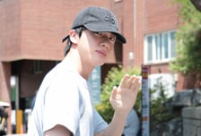 BTS 진에 기습 뽀뽀..."이게 범죄?" 50대 일본인, 또 재판 불출석