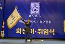 "박지성·이영표가 뭘 안다고 말 함부로 하나" 전북축구협회장 인터뷰 파문... "정몽규 회장은 13년 희생"