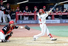 올러 부상 투혼, '최정랜더스' 못 넘었다→투런포+대기록 헌납... SSG 새 외인 '데뷔전 승리' [인천 현장]
