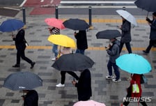 [오늘 날씨] 제헌절 오후부터 전국 곳곳 비…체감 31도 무더위는 계속