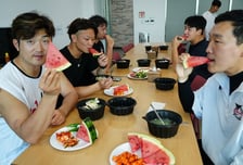 '안팎으로 시끄럽지만...' 울산 웨일즈, 구단주의 '수박 선물'로 무더위 날리고 후반기 정조준