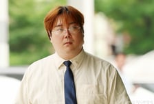 '무료 작곡' 제안으로 만난 여성 강제추행…유재환, 항소심도 벌금형