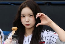 [포토] 양효주 '오늘은 비번, 1열 직관이예요'