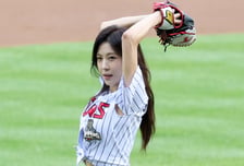 [포토] 하지원, 18년 만에 스키니 핏 시구