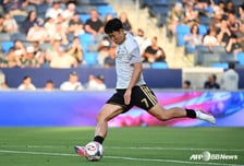 '시즌 첫 골 기회였는데...' 손흥민, PK 양보→부앙가 골 작렬! LAFC, LA갤럭시에 2-0 리드 (전반 종료)