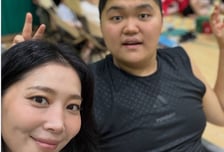 '재혼' 오윤아, 취업한 발달장애 아들 근황 공개..."하얗게 불태워"