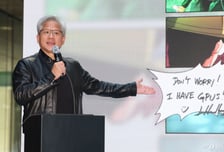 젠슨 황 가죽재킷 경매 14억원 낙찰…구매가격 100배 육박 '초대박'