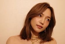 '미녀 배우와 초대형 스캔들' 열도 발칵! 日 주장 이타쿠라, 하루나와 '비밀 교제' 들통... 네덜란드까지 날아간 'CM 여왕'