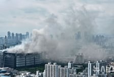 소방관도 탈진, 병원 실려갔다...인천 '쿠팡 물류센터' 화재 33시간째