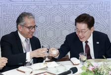 이재명 대통령 지지율 48.4%...민주 43.1%·국힘 40.0%