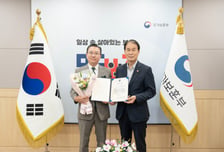 웅진프리드라이프, 국가보훈부 장관 표창 수상..."6년간 현충원 봉사 등 공로"
