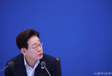 [속보]이재명 대통령 "공익기관에 기부해도 제3자 뇌물? 정리해야"