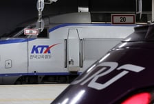 KTX 열차서 스피커폰 통화…시끄럽다 항의에 "X 같은 XX" 벌금형