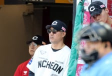 "전적으로 내 잘못" 지난해 3위→올해 9위... 최하위 위기 사령탑, 어디서 원인 찾았나