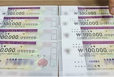 과일가게 앞에 떨어져있는 3000만원 수표…주인은 누구?