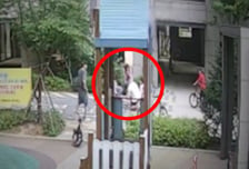 "살려주세요!" 사탕 껍질 삼킨 6개월 아기…1분 만에 구한 퇴근 경찰