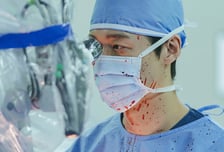 '결혼의 완성' 남궁민, 피범벅 수술...이상희 살릴까??