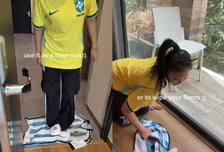 메시 유니폼 밟고, 걸레질하고...'눈 찢기' 조롱당했던 한국 유튜버 논란