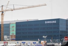 中 관영매체 "韓 반도체, 美 투자만 좇다 '제조업 공동화' 온다"