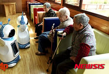 "이미 220조원 시장"…中, 돌봄·보육 '대기업' 육성한다