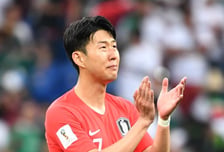 "가슴에 안고 떠난다" 손흥민 펑펑 울렸던 레전드 골키퍼, '6번째 월드컵' 끝으로 현역 은퇴