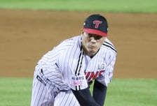 카라스코 LG행→美는 리오스 거취에 더 주목! "158㎞ 강속구, MLB 복귀 가능"