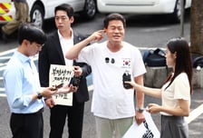'이재명 혼외자설'·'5·18 北 개입설' 주장 전한길, 4차 경찰 조사 출석