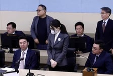대법, 내일 김건희 여사 '무상 여론조사' 등 선고 연기…전원합의체 회부