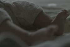생후 52일 된 딸 두고 "지인과 술자리"…20대 친모 법정구속