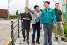 "비만 오면 차 바퀴가 파묻혀요" 시민 SNS에 달려간 이상일 용인시장